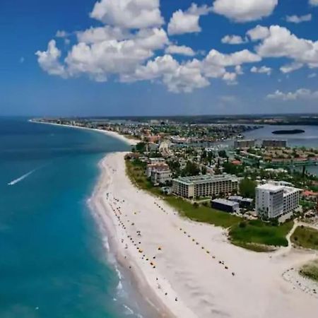 Renovate Large Studio 21-Directly Across Beach St. Pete Beach Bagian luar foto