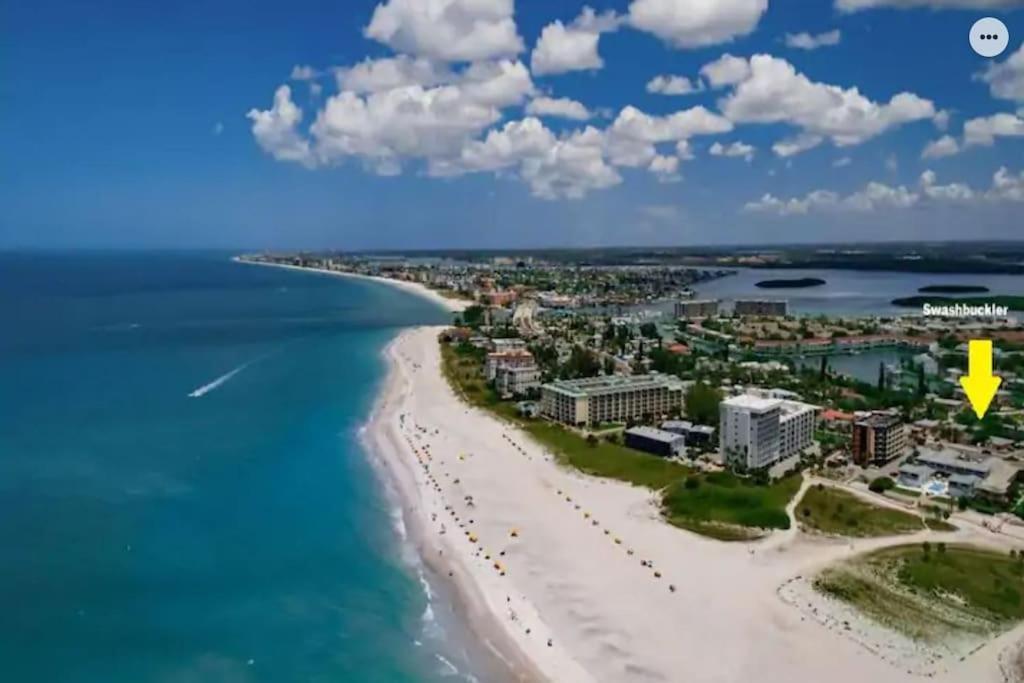 Renovate Large Studio 21-Directly Across Beach St. Pete Beach Bagian luar foto