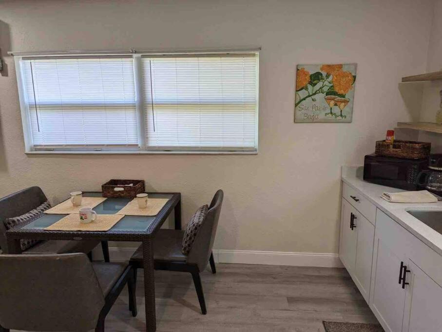 Renovate Large Studio 21-Directly Across Beach St. Pete Beach Bagian luar foto